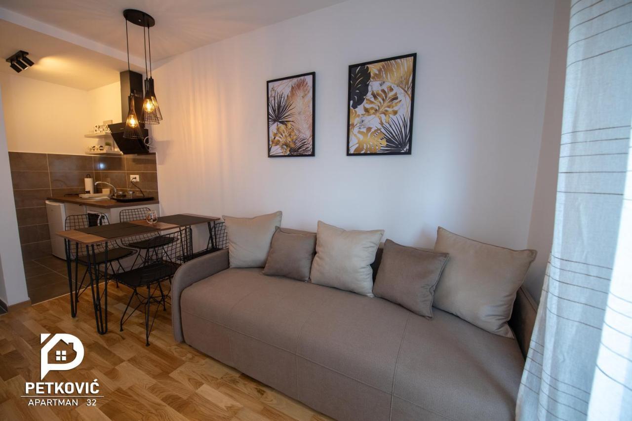 Petkovic Apartmani Studio32 Jagodina Ngoại thất bức ảnh
