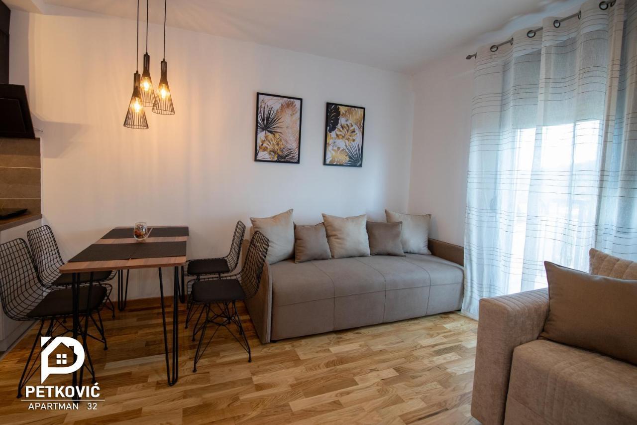 Petkovic Apartmani Studio32 Jagodina Ngoại thất bức ảnh