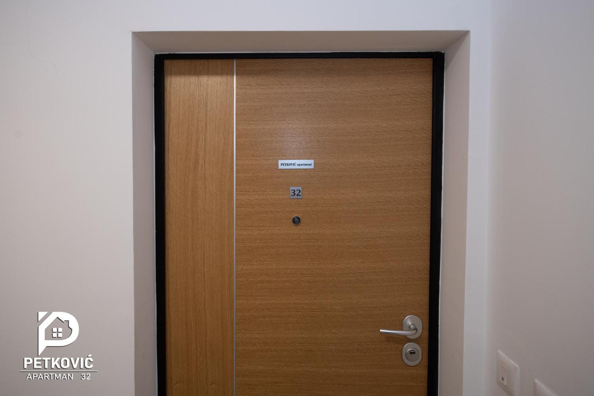 Petkovic Apartmani Studio32 Jagodina Ngoại thất bức ảnh